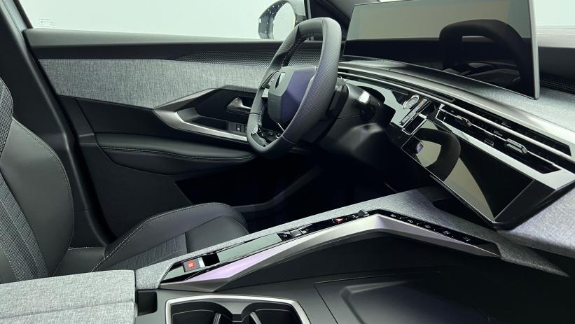 Aperçu du véhicule : Hybrid 145 e-DCS6 GT Gris Artense avec 2470€ d'équipements inclus