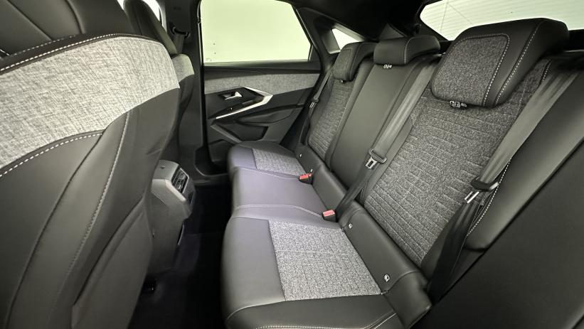 Aperçu du véhicule :  III 1.2 Hybrid 145ch Allure e-DCS6