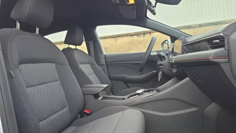 Aperçu du véhicule : 1.5 L Hybrid+ 195 ch Standard