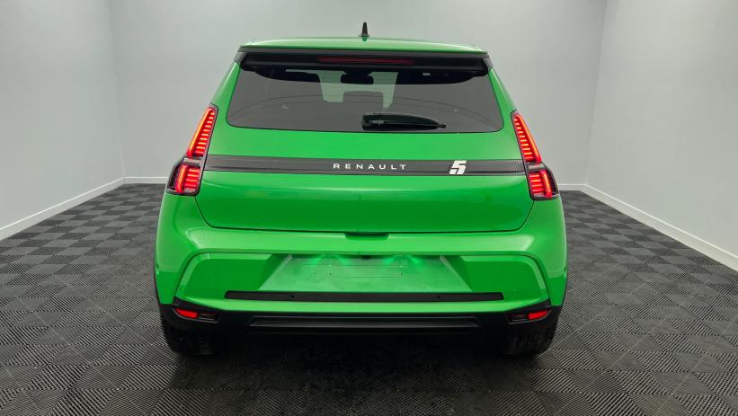 Aperçu du véhicule : 120 ch autonomie urbaine Techno Peinture vert pop avec 1250€ d'équipements inclus