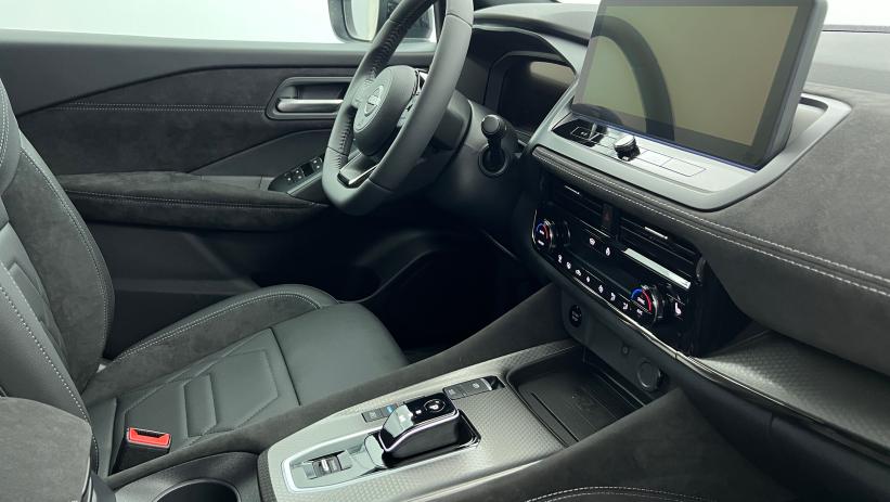 Aperçu du véhicule : Hybrid Nouveau e-Power Gen3 205 ch N-Design Blanc Nacré - Toit Noir avec 2350€ d'équipements inclus