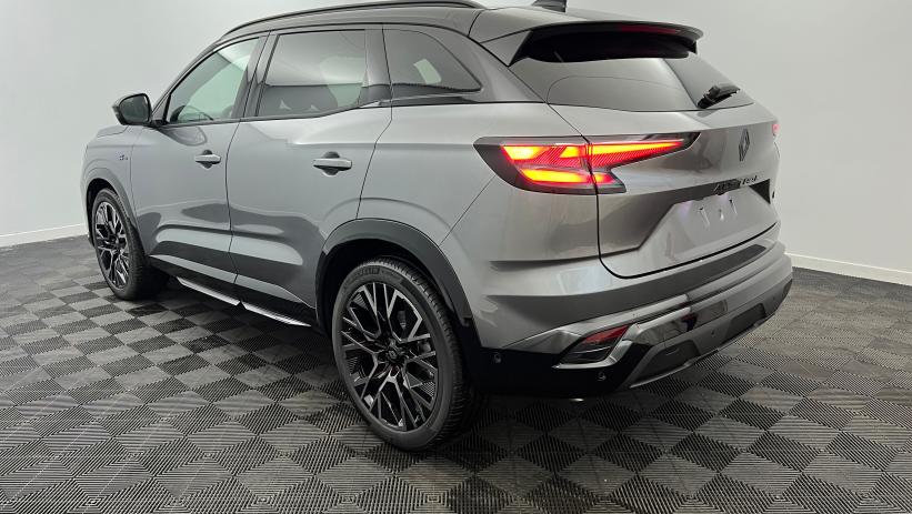 Aperçu du véhicule : full hybrid E-Tech 200 ch Esprit Alpine Gris Schiste - Toit Noir Etoilé avec 4000€ d'équipements inclus