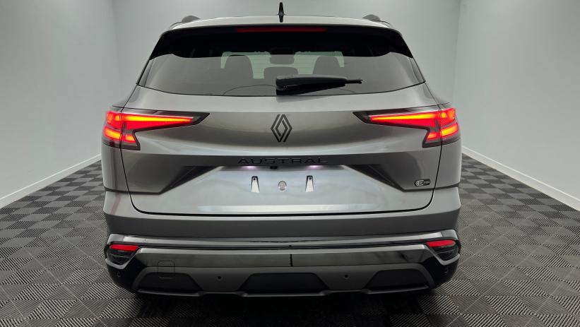 Aperçu du véhicule : full hybrid E-Tech 200 ch Esprit Alpine Gris Schiste - Toit Noir Etoilé avec 4000€ d'équipements inclus