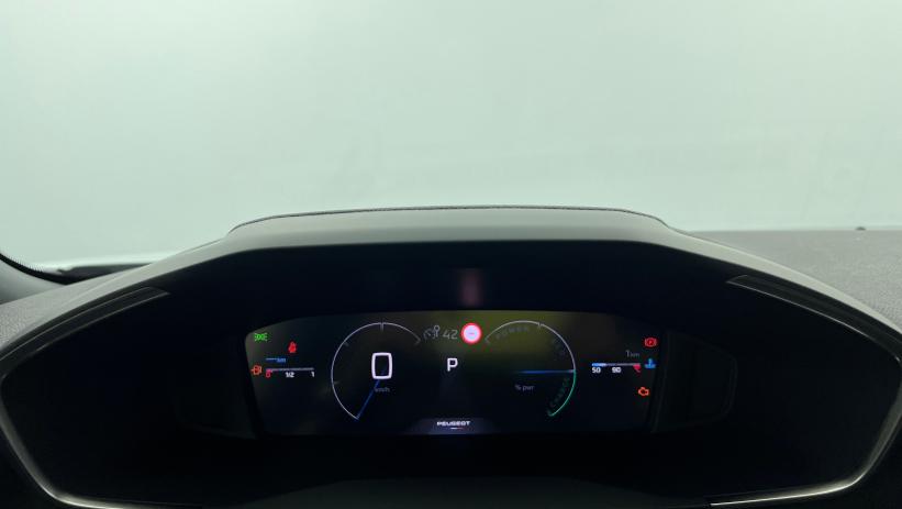 Aperçu du véhicule : Hybrid 145 e-DCS6 Allure Blanc Okénite avec 2150€ d'équipements inclus