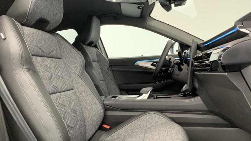 Aperçu du véhicule : E-Tech full hybrid 200ch Techno
