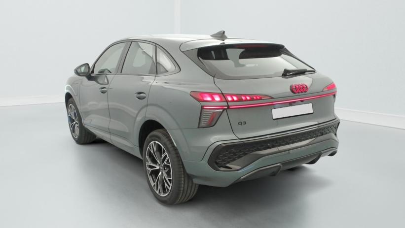 Aperçu du véhicule : E-HYBRID 272 CH S TRONIC 6 S LINE
