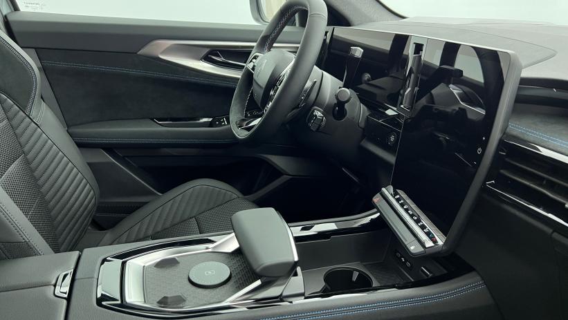 Aperçu du véhicule : full hybrid E-Tech 200 ch Esprit Alpine Gris Schiste - Toit Noir Etoilé avec 4000€ d'équipements inclus