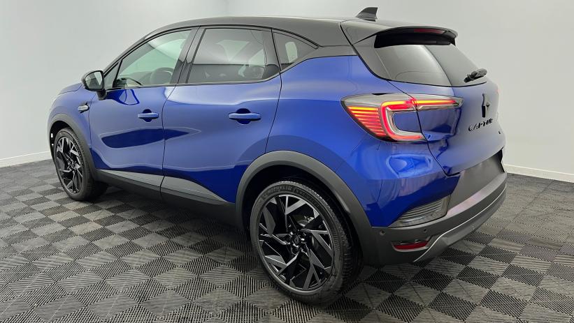Aperçu du véhicule : E-Tech full hybrid 160 ch esprit Alpine Bleu Iron - Toit Noir Etoilé avec 1500€ d'équipements inclus