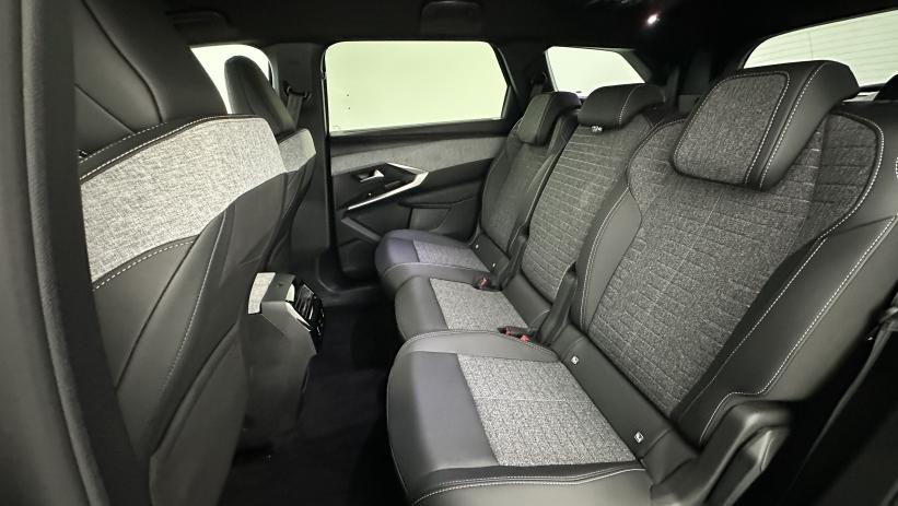 Aperçu du véhicule : III 1.2 Hybrid 145ch Allure e-DCS6
