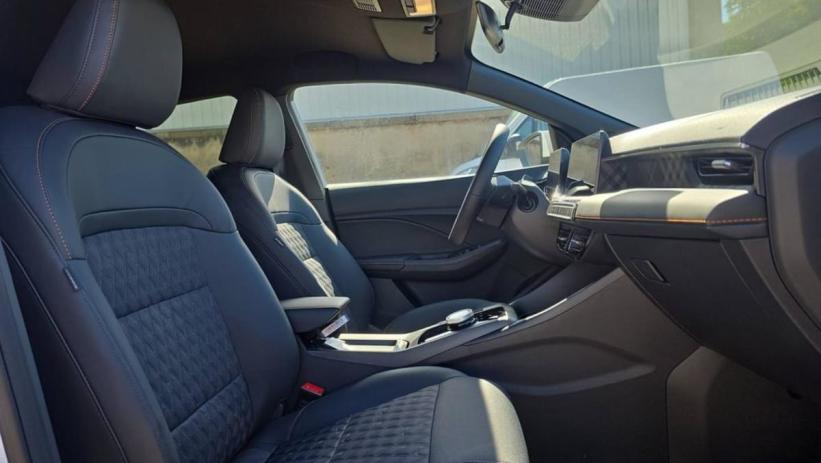 Aperçu du véhicule : 1.5 L Hybrid+ 195 ch Luxury