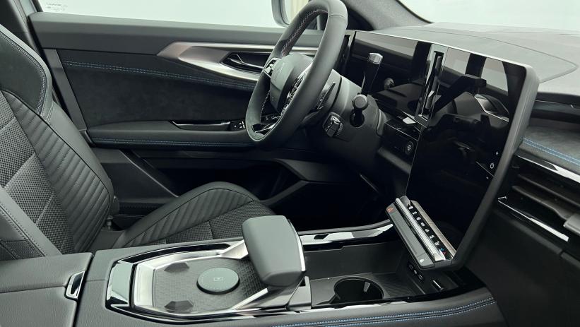 Aperçu du véhicule : full hybrid E-Tech 200 ch Esprit Alpine Gris Schiste Satin - Toit Noir Etoilé avec 4800€ d'équipements inclus