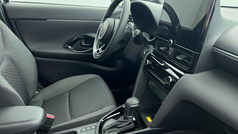 Aperçu du véhicule : Hybride 130ch 2WD Design Gris Atlas avec 2100€ d'équipements inclus