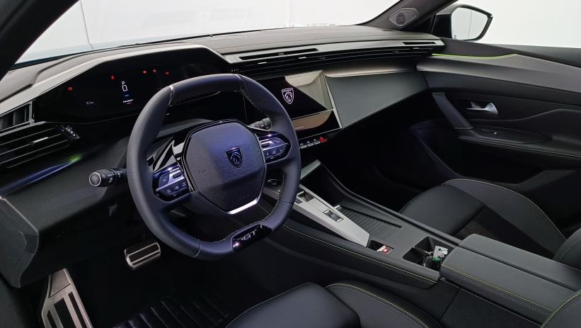 Aperçu du véhicule : III(2) 1.2 Hybrid 145ch GT Exclusive e-DCS6