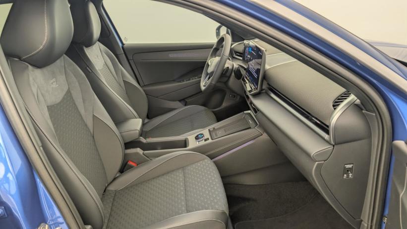 Aperçu du véhicule : 1.5 ETSI EVO2 HYBRID 150 CH DSG7 R-LINE