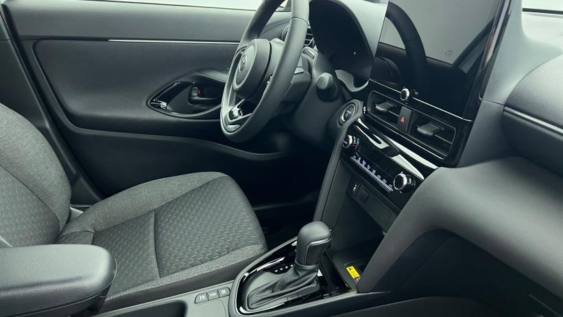 Aperçu du véhicule : Hybride 130ch 2WD Design Gris Minéral avec 2100€ d'équipements inclus