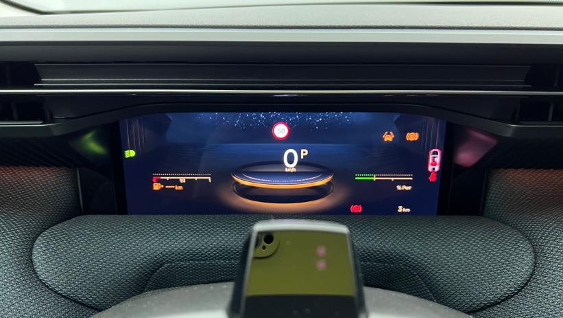 Aperçu du véhicule : Nouveau Hybrid 145 ch e-DCS6 Plus Gris Platinium avec 2200€ d'équipements inclus