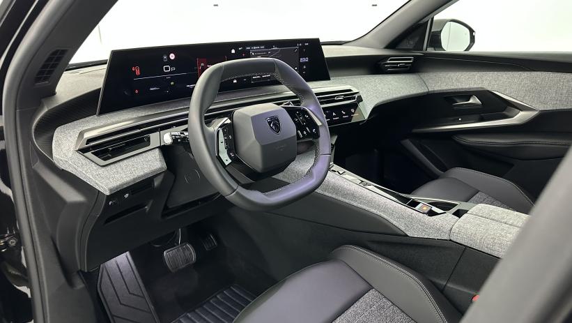 Aperçu du véhicule : III 1.2 Hybrid 145ch Allure e-DCS6