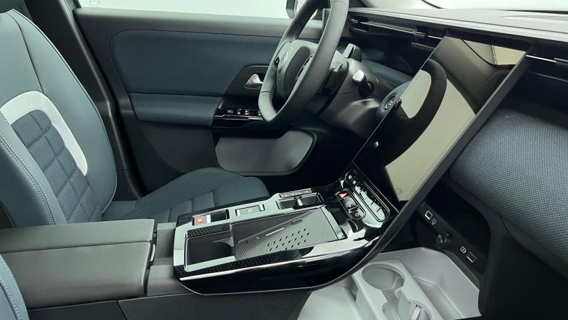 Aperçu du véhicule : Nouveau Hybrid 145 ch e-DCS6 Plus Gris Platinium avec 2200€ d'équipements inclus