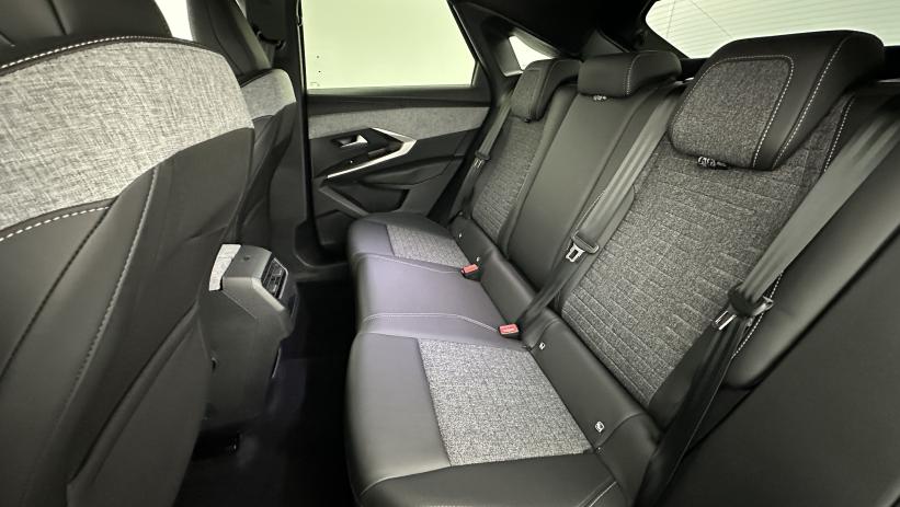 Aperçu du véhicule :  III 1.2 Hybrid 145ch Allure e-DCS6